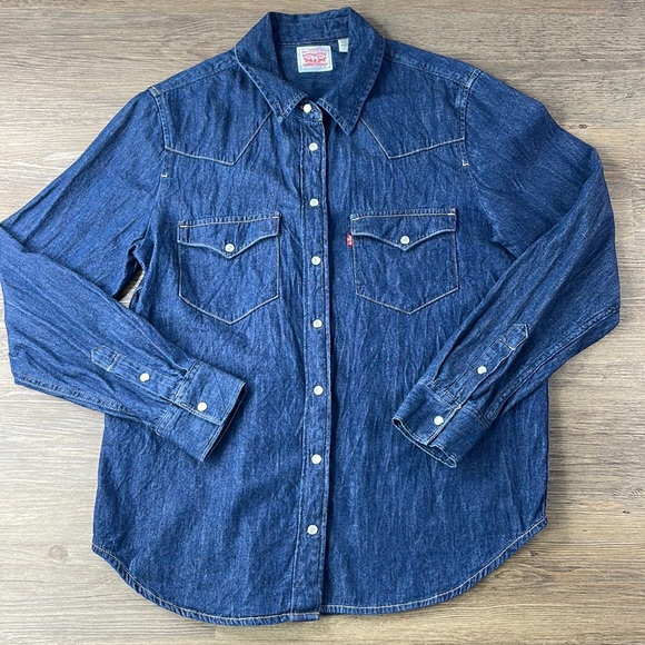 Levi's Tops - Levi’s Women’s Denim Chambray Long Sleeve Button Up Shirt, Pearl buttons, sz med